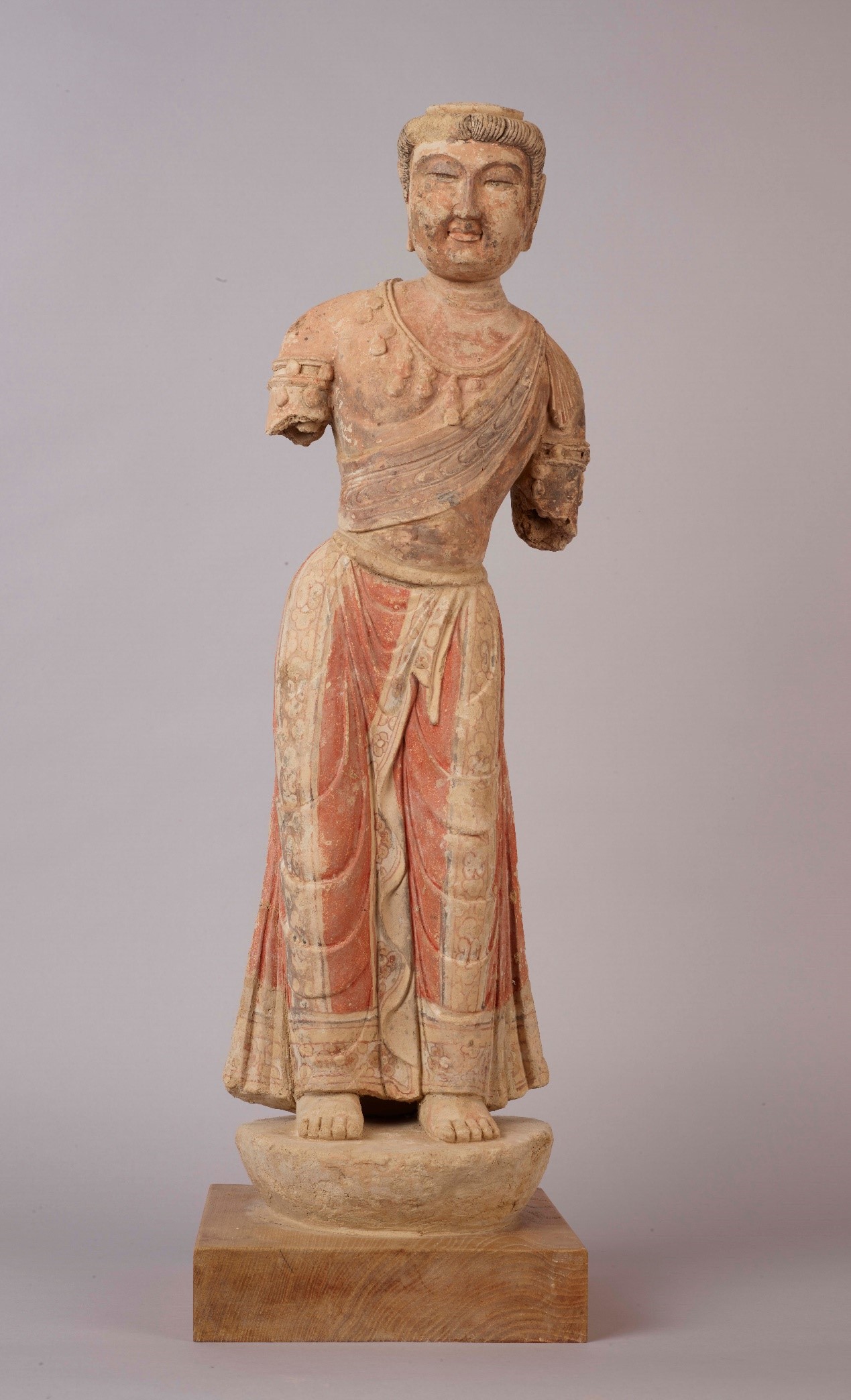 <h2>菩萨立像</h2><p>作者：</p><p>创作年代：唐</p><p>规格：20cm×61cm</p>